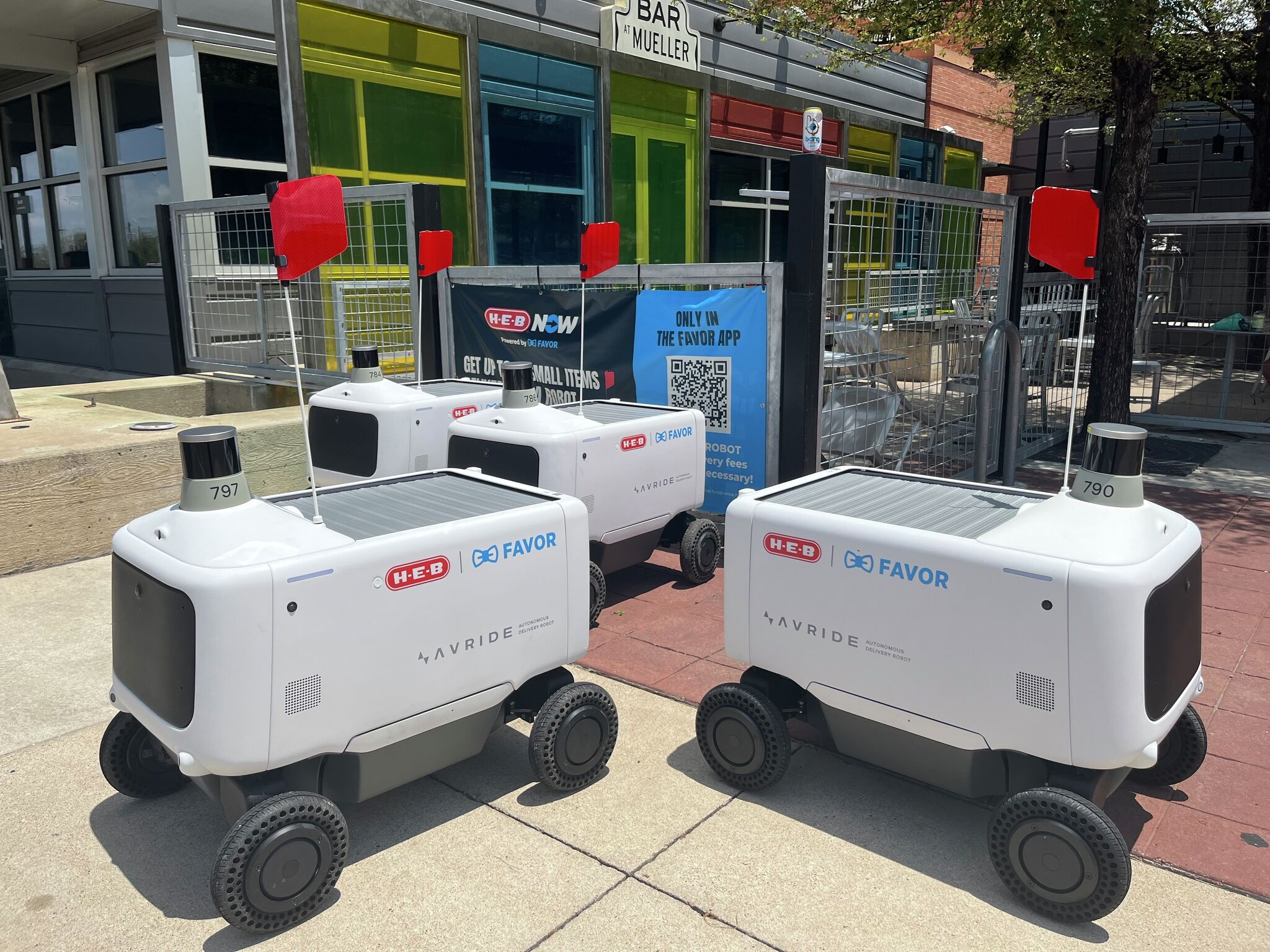 Featured image for delivery from heb - H-E-B rolls out delivery robots at one ...