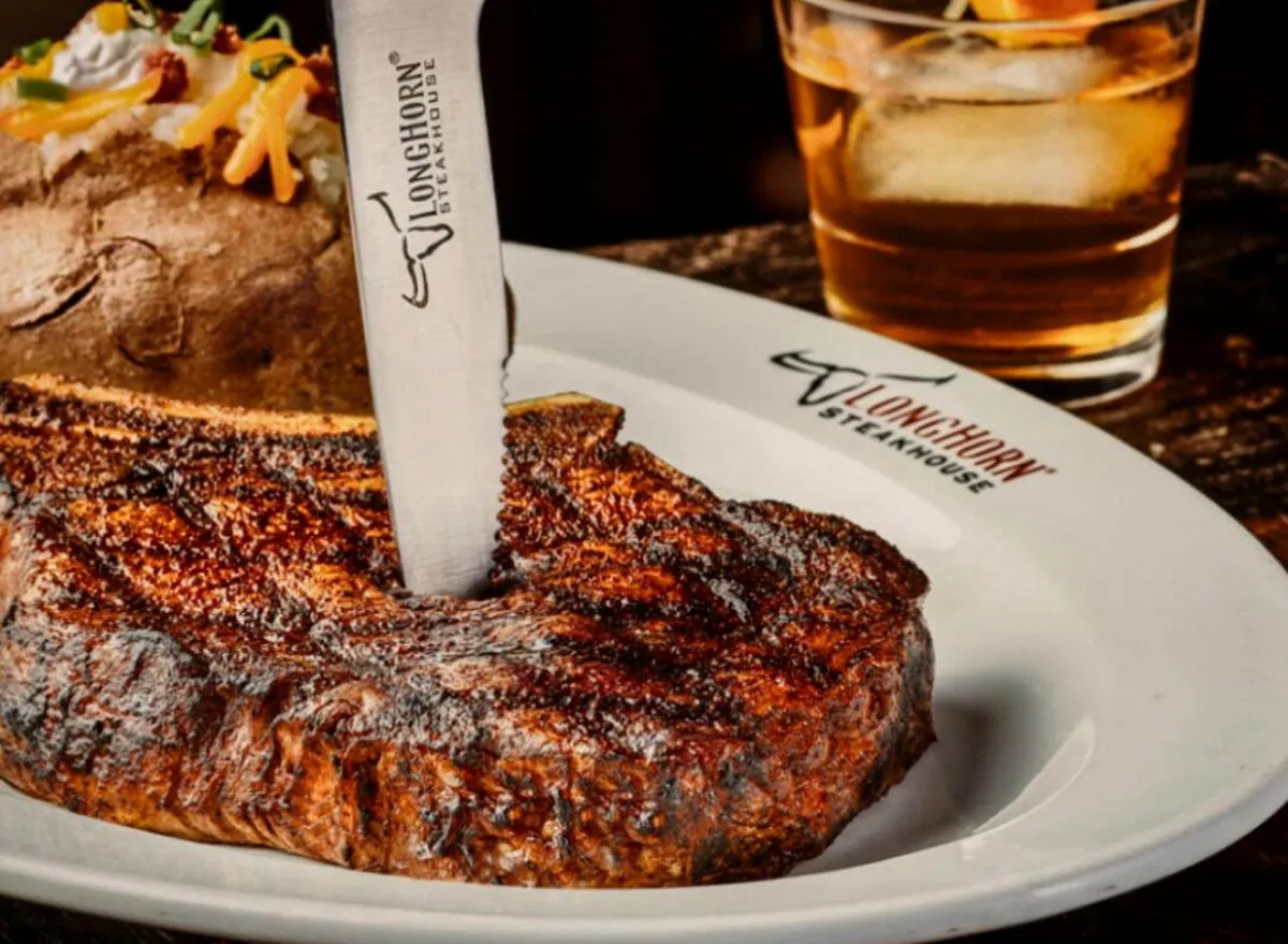 Featured image for delivery from longhorn steakhouse - 7 Reasons LongHorn Steakhouse Is So ...