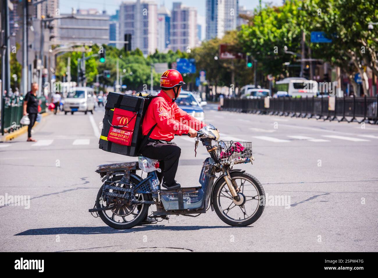 Featured image for delivery from mcdonald's - Mcdonalds delivery vehicle hi-res stock ...