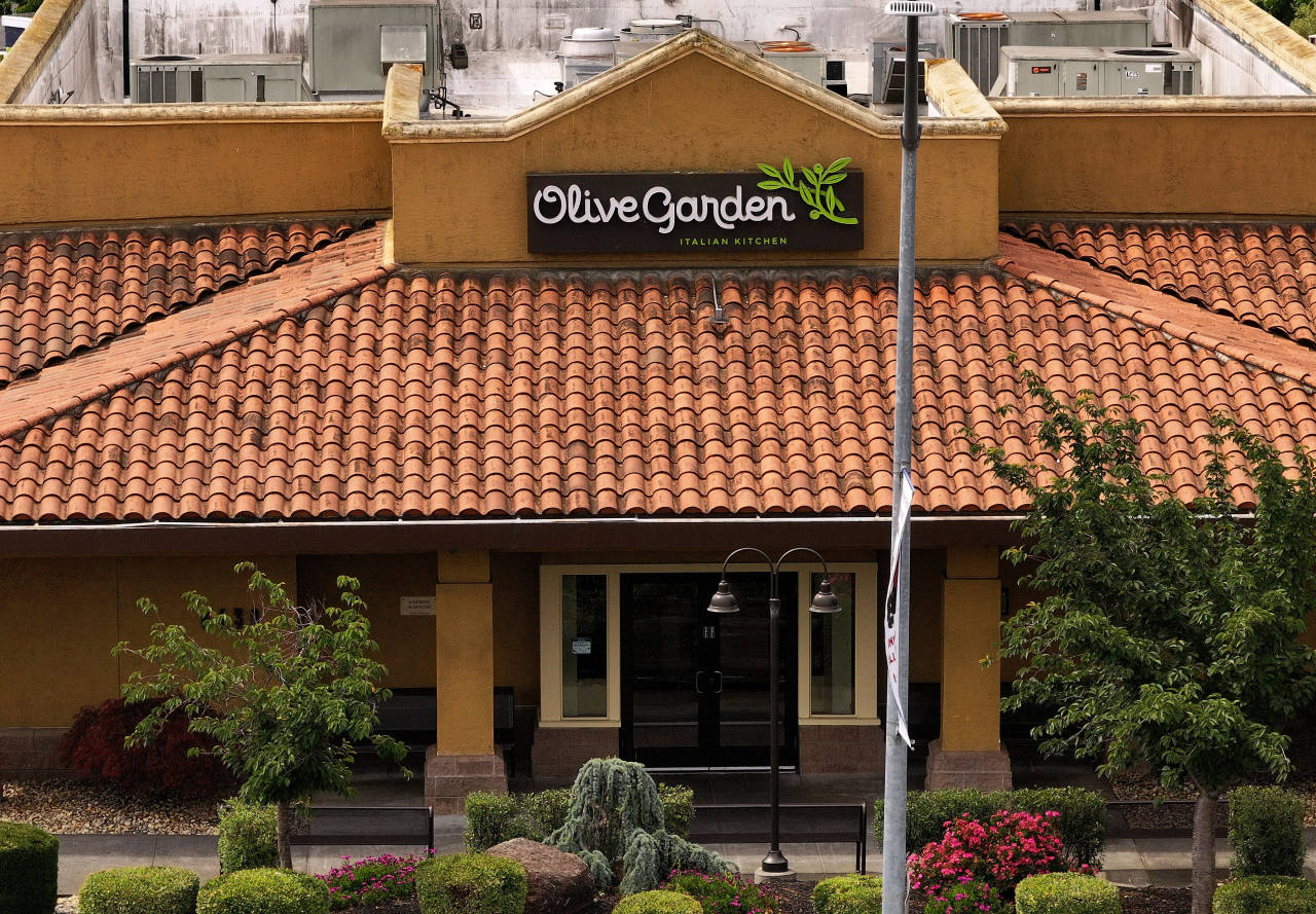 Featured image for delivery from olive garden - Olive Garden Breadsticks Hitch a Ride ...