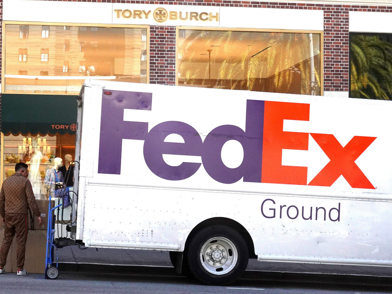 Featured image for delivery from taco bell - FedEx Shares Mixed Outlook as Tariffs ...