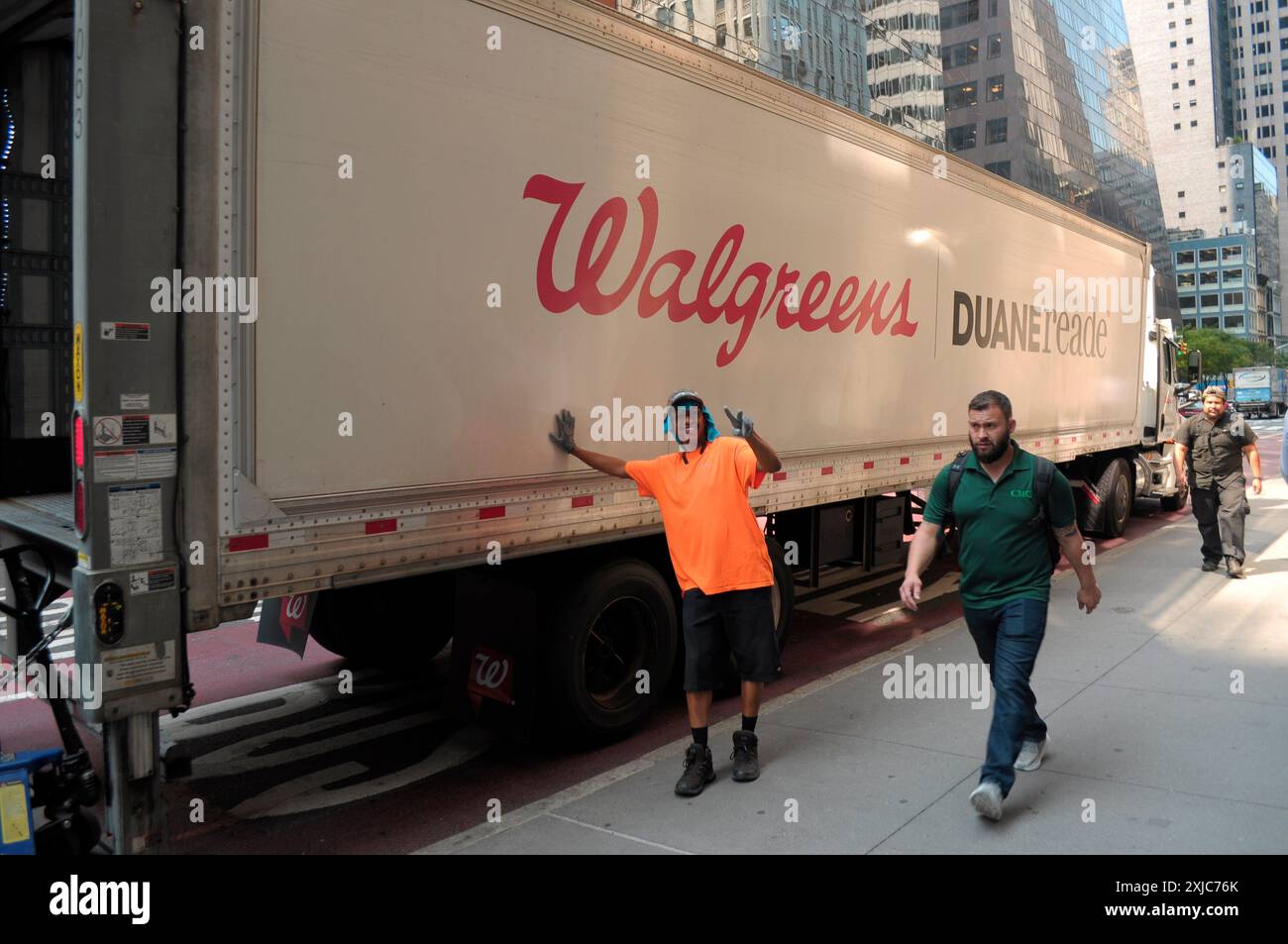 Featured image for delivery from walgreens - Walgreens delivery truck hi-res stock ...