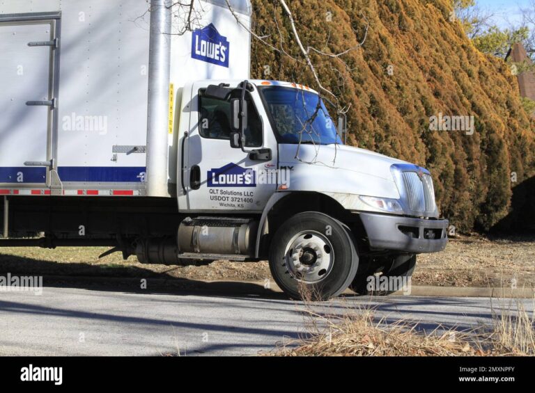 Featured image for free delivery from lowes - Lowe's delivery truck in the street ...