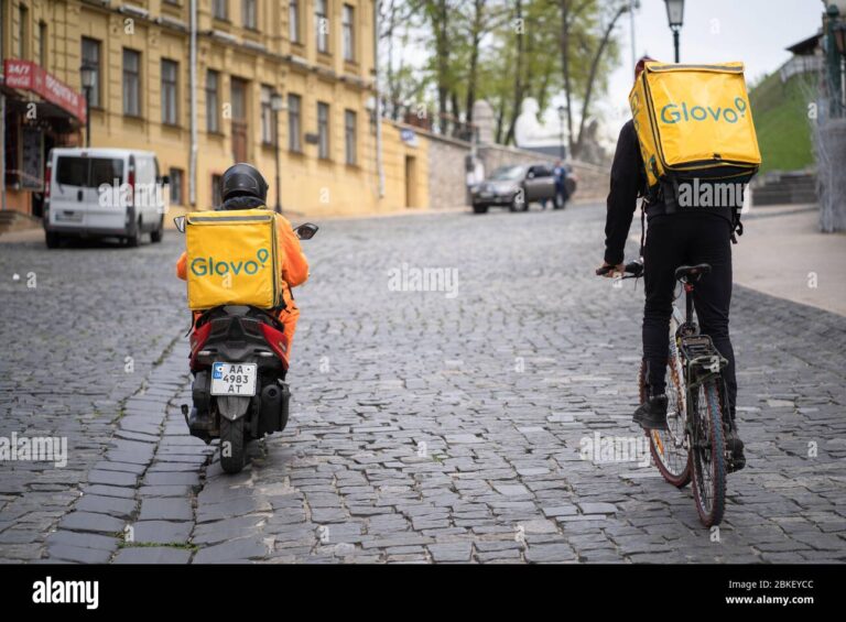 Featured image for two guys from italy delivery - Two Glovo delivery men competition with ...