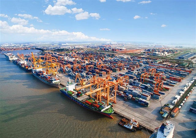 Featured image for vietnamese shipping company that ships from us to vietnam - international shipping fleet